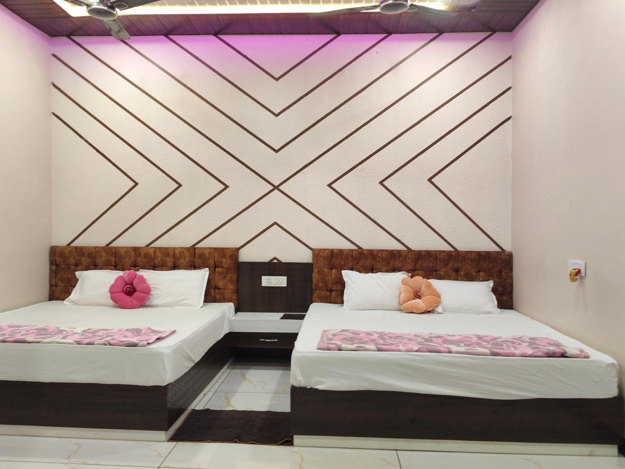 Anant Home Stay Ujjain Phòng bức ảnh